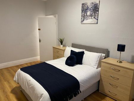 6 Bed - 9 Estcourt Avenue, Headingley, Leeds - LS6 3ES - Student - Photo 2