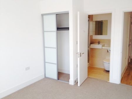 2 Bed Flat, Derry Court, SW16 - Photo 4