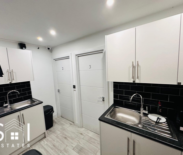 1 bedroom in a house share to rent - Photo 2