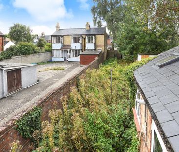 4 bedroom semi-detached house to rent - Photo 3