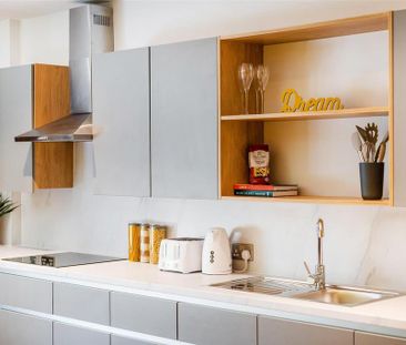 1 bedroom in a flat share to rent - Photo 5