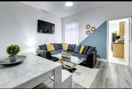 4 Bed Semi-Detached House, Merrivale Road, B66 - Photo 4