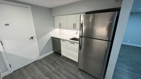 For Lease - 12 BRAMPTON Road, Toronto, Ontario - Photo 4