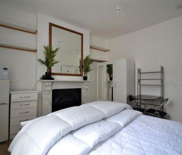 House share to rent - Photo 2