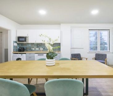 Room in a shared 10-bedroom apartment for rent in Lisbon - Photo 3
