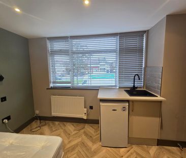 The Fairway, Northolt UB5, London - Photo 2