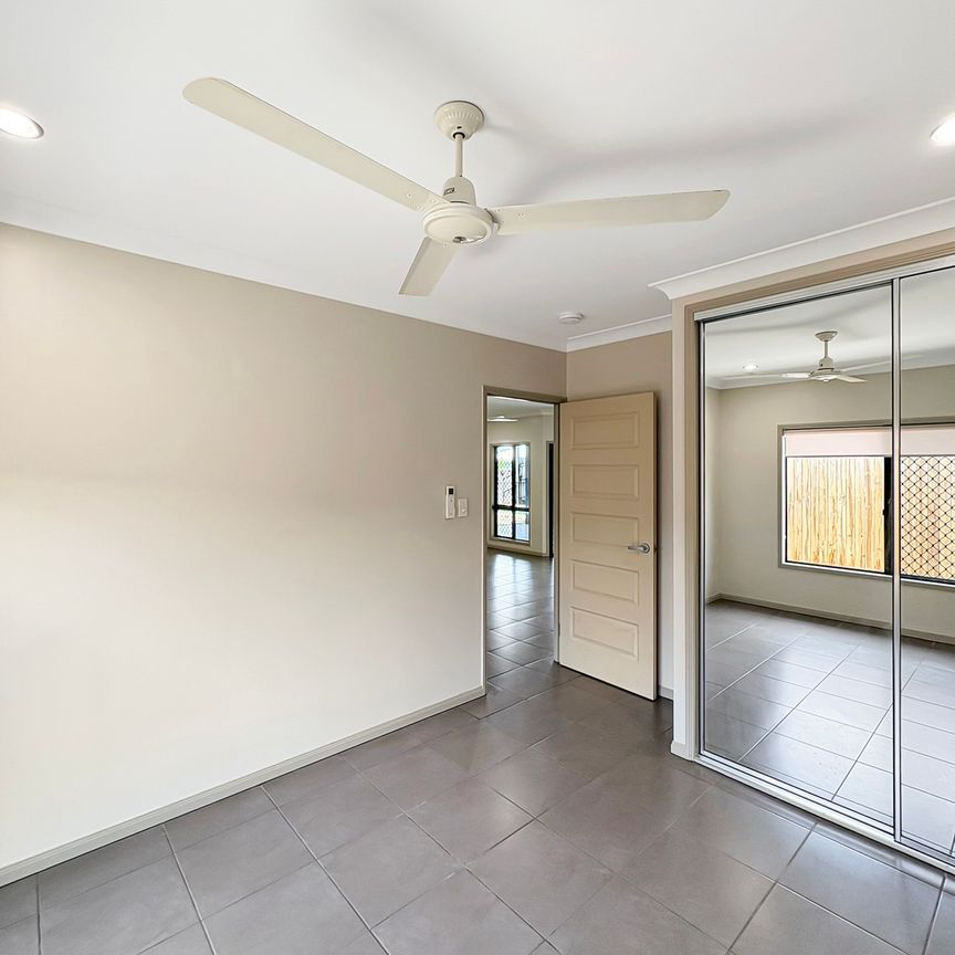 Spacious 4-Bedroom Home with Pool in Kanimbla - Photo 1