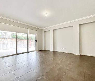 Spacious & Stylish Living in the Heart of Elderslie - Photo 1