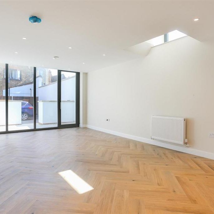 3 bedroom semi-detached house to rent - Photo 1