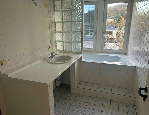 Galeriewohnung mit 98 m² Wfl. und Küchenzeile im Dachgeschoss - Foto 1