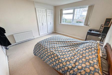 Windsor Court, Moortown - Photo 2