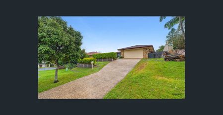 SPACIOUS THREE BEDROOM PLUS STUDY HOME - GREAT LOCATION - Photo 4