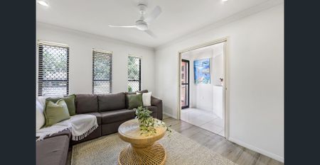 Exceptional 5-Bedroom Home Minutes from Eimeo Beach - Photo 4