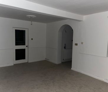 4 Bed Semi-Detached House, Coppetts Close, N12 - Photo 6