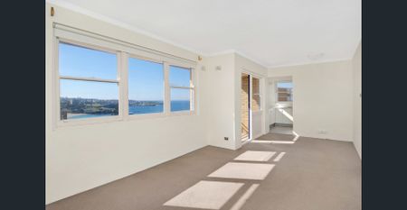 Sunny Two Bedroom Apartment With Stunning Views Of Coogee Beach - Photo 5