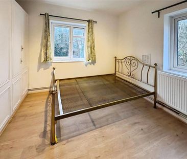 3 bedroom flat to rent - Photo 4