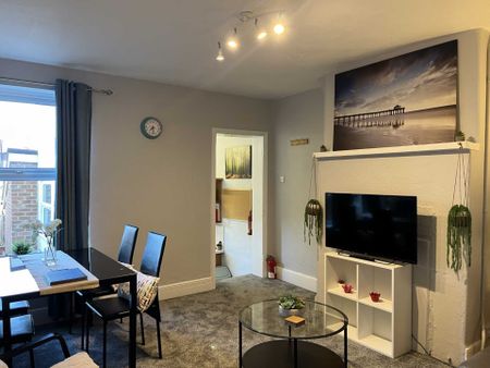 Room 6, 25 Springfield Road, Guildford, Surrey GU1 4DW - Photo 3