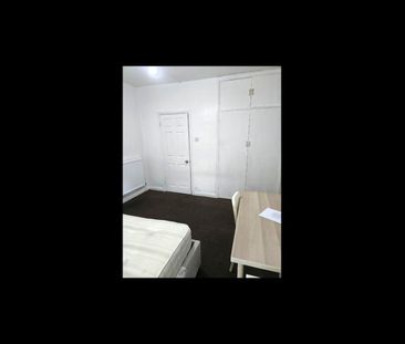 Room in a Shared House, London, N8 - Photo 1