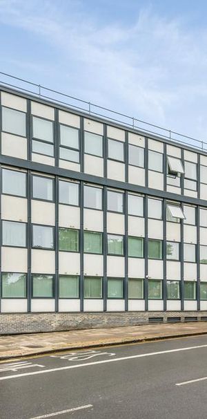 Studio to rent - Photo 2