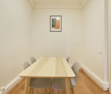 Room in a shared 6-bedroom apartment for rent in Lisbon, bills incl... - Foto 3