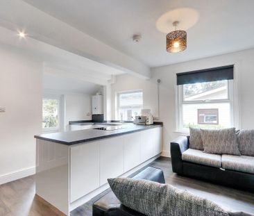 5 bedroom end of terrace house to rent - Photo 4