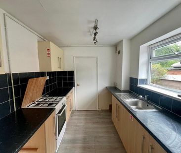 3 bedroom semi-detached house to rent - Photo 6