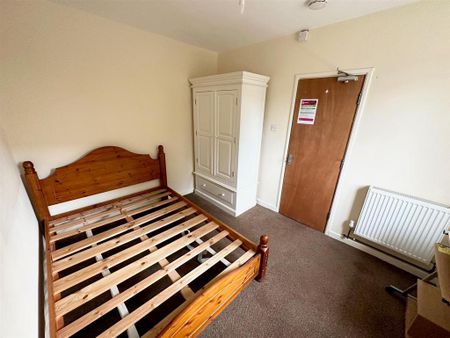 6 bedroom semi-detached house to rent - Photo 3