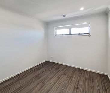 Room for rent in Near New Rooming House - Photo 6