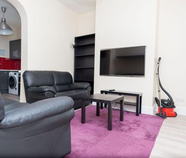 1 bedroom in a house share to rent - Photo 2