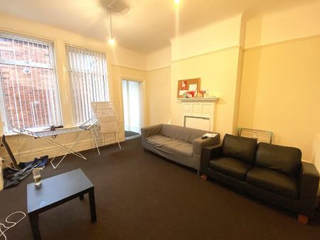 4 bedroom apartment to rent - Photo 2