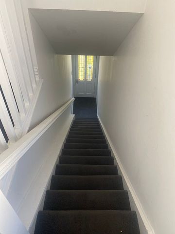 Sunny 2 bedroom Flat on The Terrace with Balcony! - Photo 3