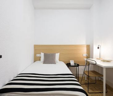 Plaza del Conde del Valle de Súchil, Madrid, Community of Madrid 28015 - Photo 1