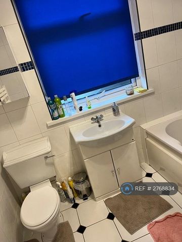 1 bedroom in a house share to rent - Photo 4