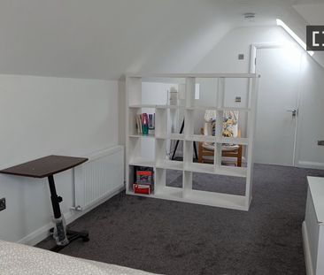 Room for rent in a 4-bedroom house in Killinardan, Dublin - Photo 5