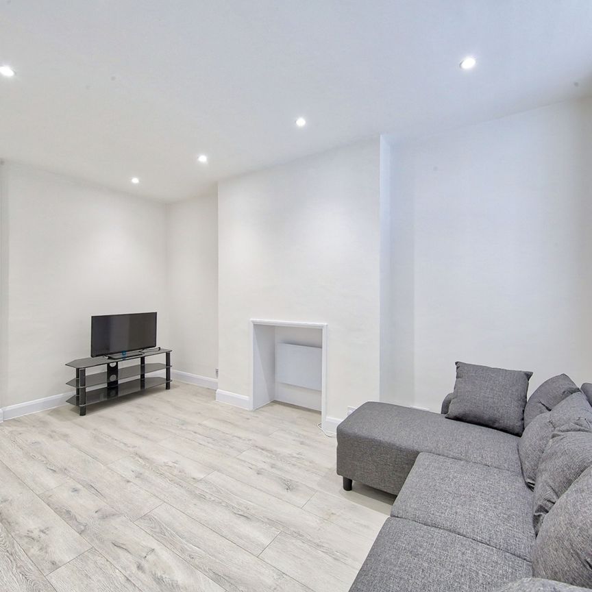 1 Bed Flat, Earls Court Road, SW5 - Photo 1