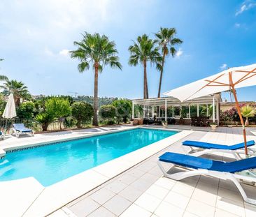 Elegant frontline golf villa with spectacular sea views. Long term ... - Photo 2