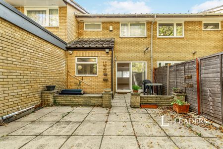 3 bedroom house to rent Garrick Crescent, Croydon, CR0 - Photo 3