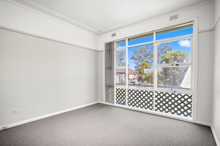 Spacious Three Bedroom Home! - Photo 5