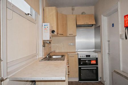 Ground floor flat to rent - Photo 2