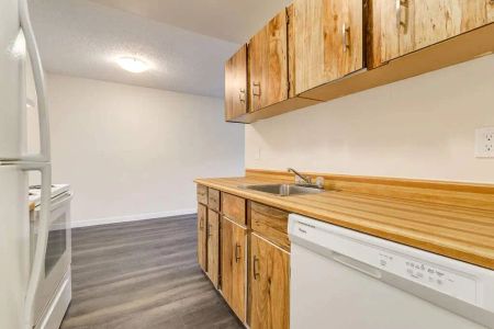 - 2 Bedroom at Westwind Apartments - Photo 5