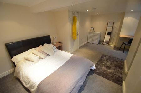 4 bedroom terraced house to rent - Photo 3