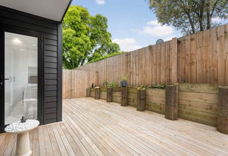 WATTLE DOWNS, 4 BEDROOMS - Photo 3