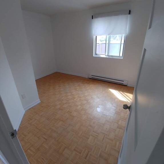 Pointe St-Charles- Nice 5 1/2 Available - Photo 1