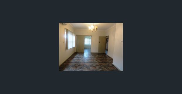 BEAUTIFUL FAMILY HOME!! - Photo 1