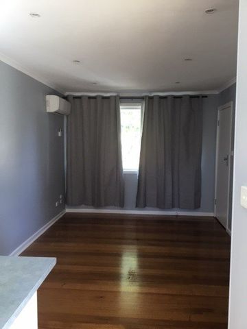 Freshly Painted Unit in Blackburn - Photo 4