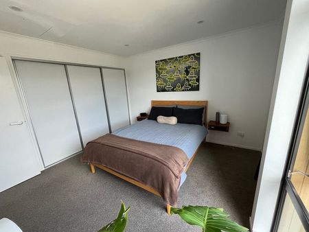 Low Maintenance Contemporary Townhouse - Photo 3