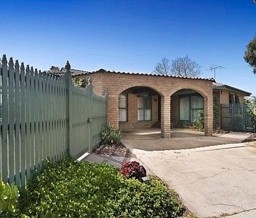 2 Palagia Court, Strathmore Heights VIC 3041 - Photo 1