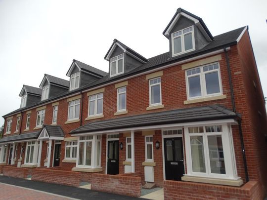 3 bedroom townhouse to rent - Photo 1