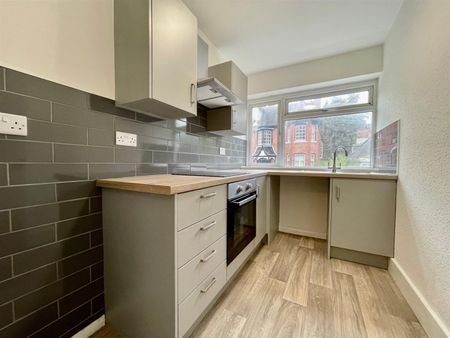 2 Bed Flat - Photo 2