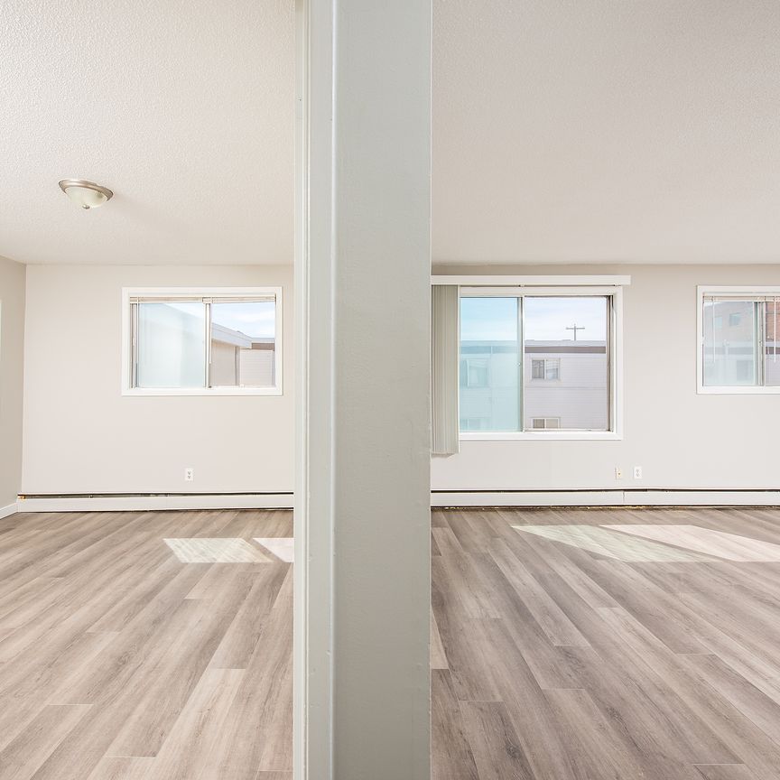 Signature Manor - Photo 1